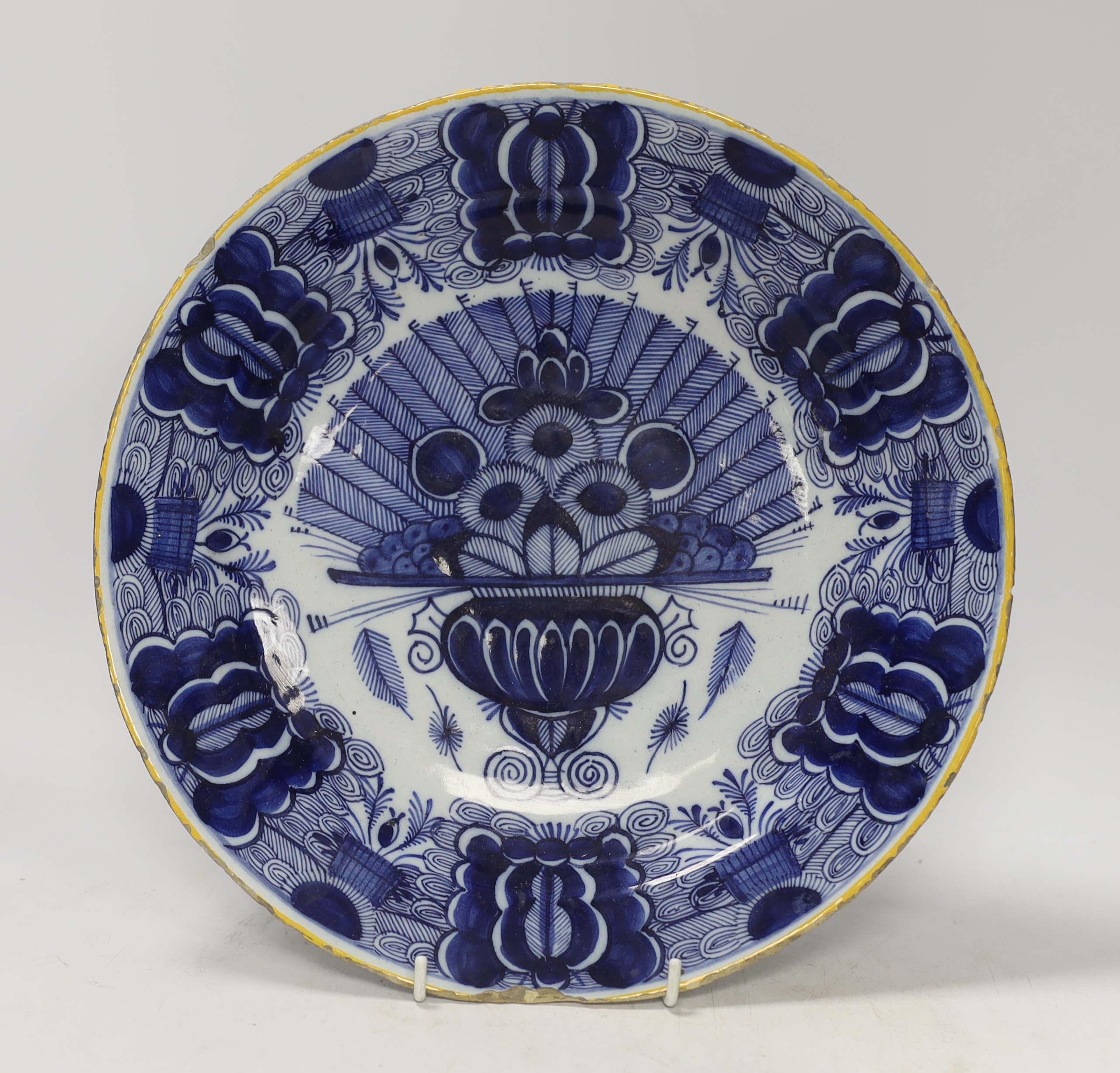 An 18th century Delft charger, 31cm diameter